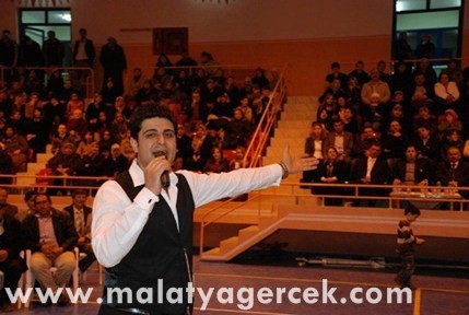 Özgür Akdemir Türk Halk Müziği Sanatçısı 9