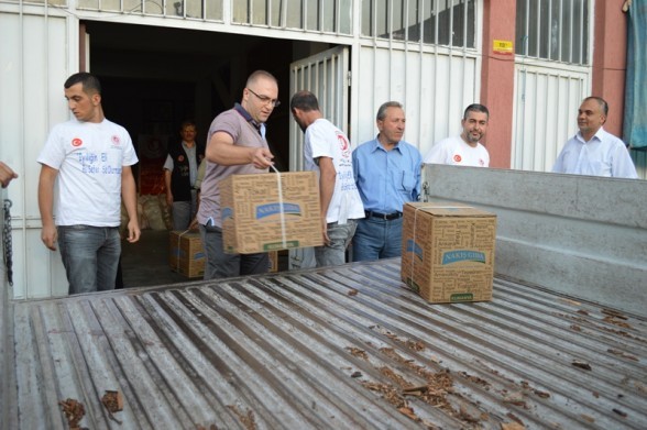 Yetimler Kervanı'ndan 400 Aileye Gıda Paketi Yardımı 13