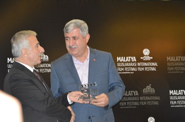 6. Malatya Uluslararası Film Festivalinin Sponsorlarına Plaket verildi 8