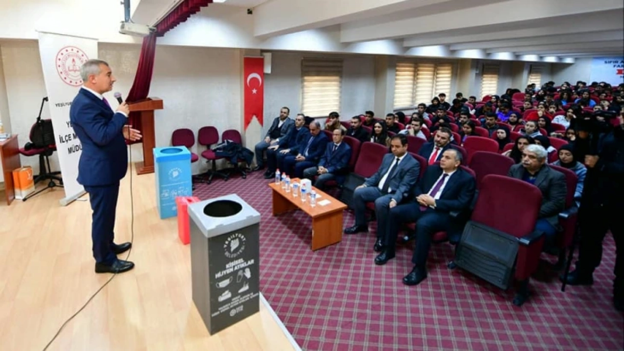 Başkan Çınar, Turgut Özal Anadolu Lisesindeki ‘Sıfır Atık’ Eğitim Toplantısına Katıldı