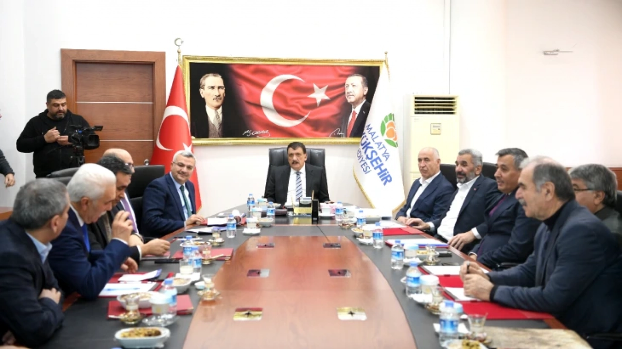 Başkan Gürkan, Hekimhan ilçe istişare toplantısında konuştu