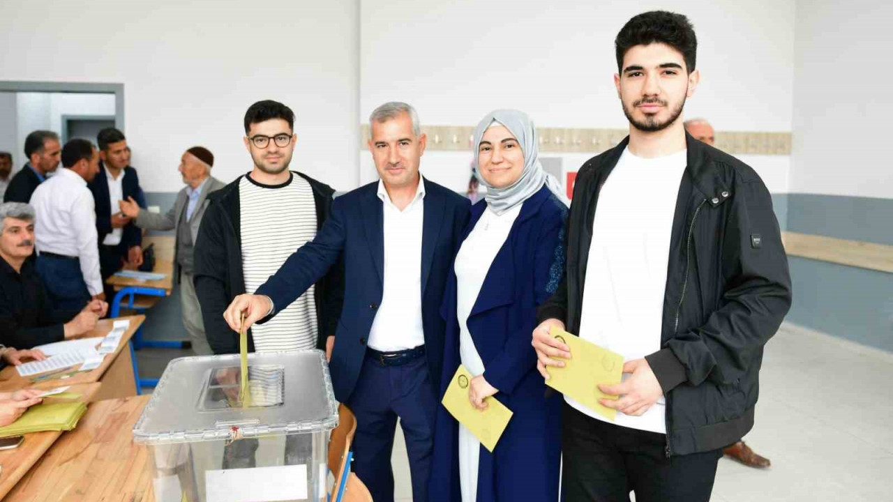 Başkan Çınar, Cumhurbaşkanlığı 2.tur seçimi için oyunu kullandı