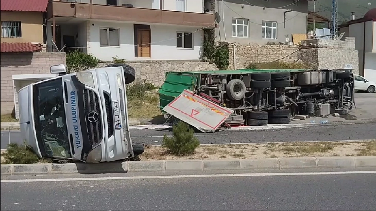 Malatya'da kamyonun park halindeki araçlara çarptığı kazada 1 kişi yaralandı