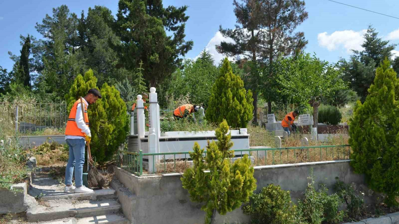 Battalgazi'deki mezarlıklarda bakım çalışması