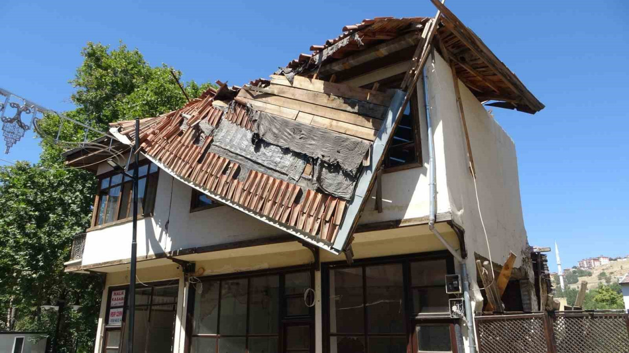 Depremin vurduğu 'lezzet caddesi sessizliğe gömüldü'