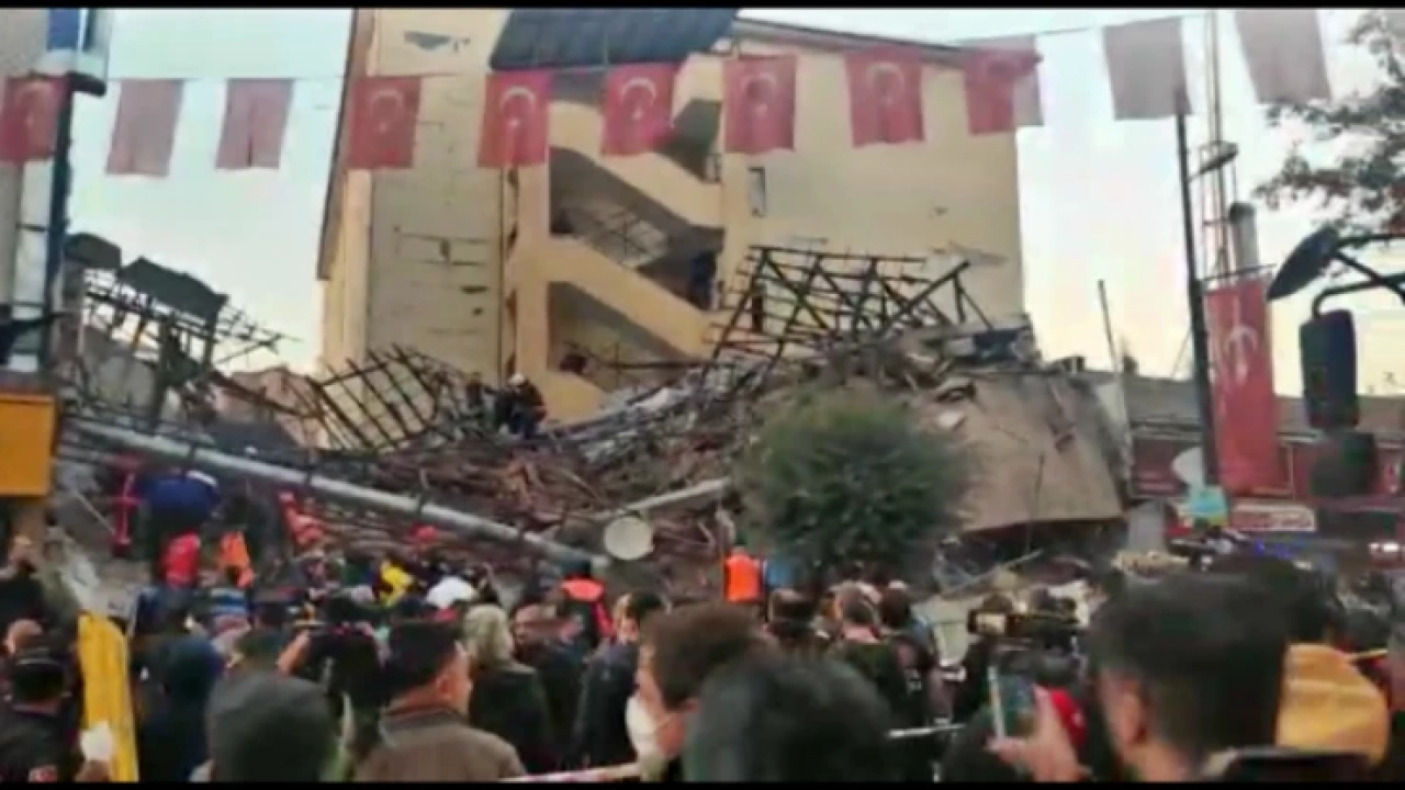 Malatya'da çöken binanın enkazından kurtarılanların sayısı 13'e çıktı