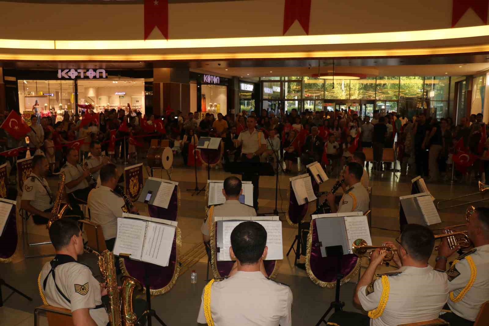 2. Ordu Bölge Bandosundan 30 Ağustos Şöleni