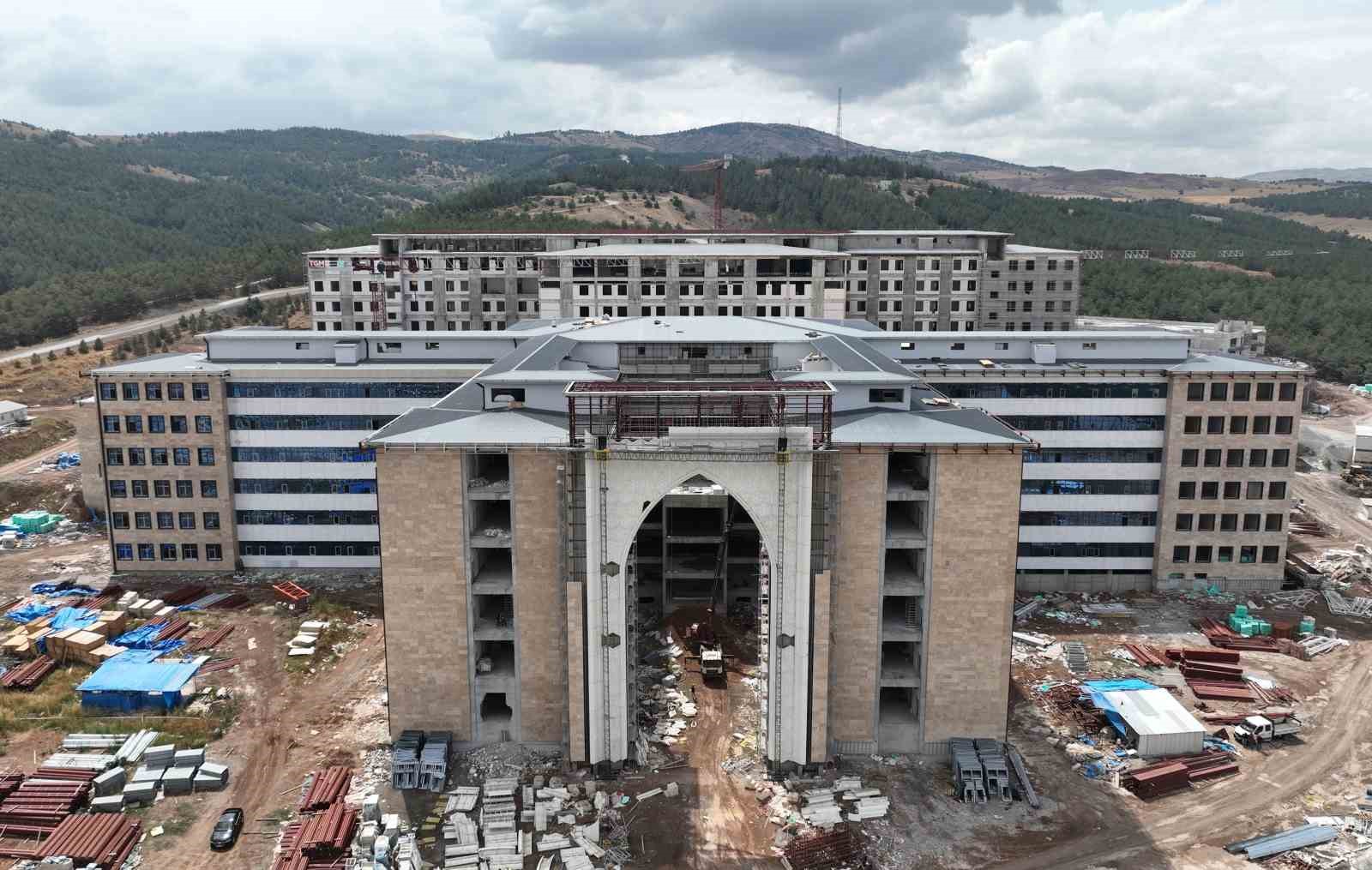 Sivas’ta Bin 71 Yatak Kapasiteli Hastane İnşaatı Hız Kesmeden Sürüyor