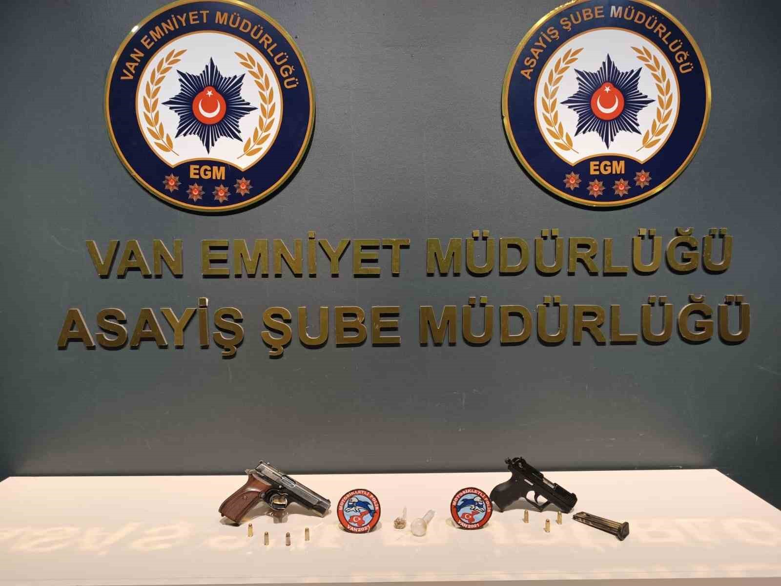 Van’da Farklı Suçlardan 19 Kişi Tutuklandı