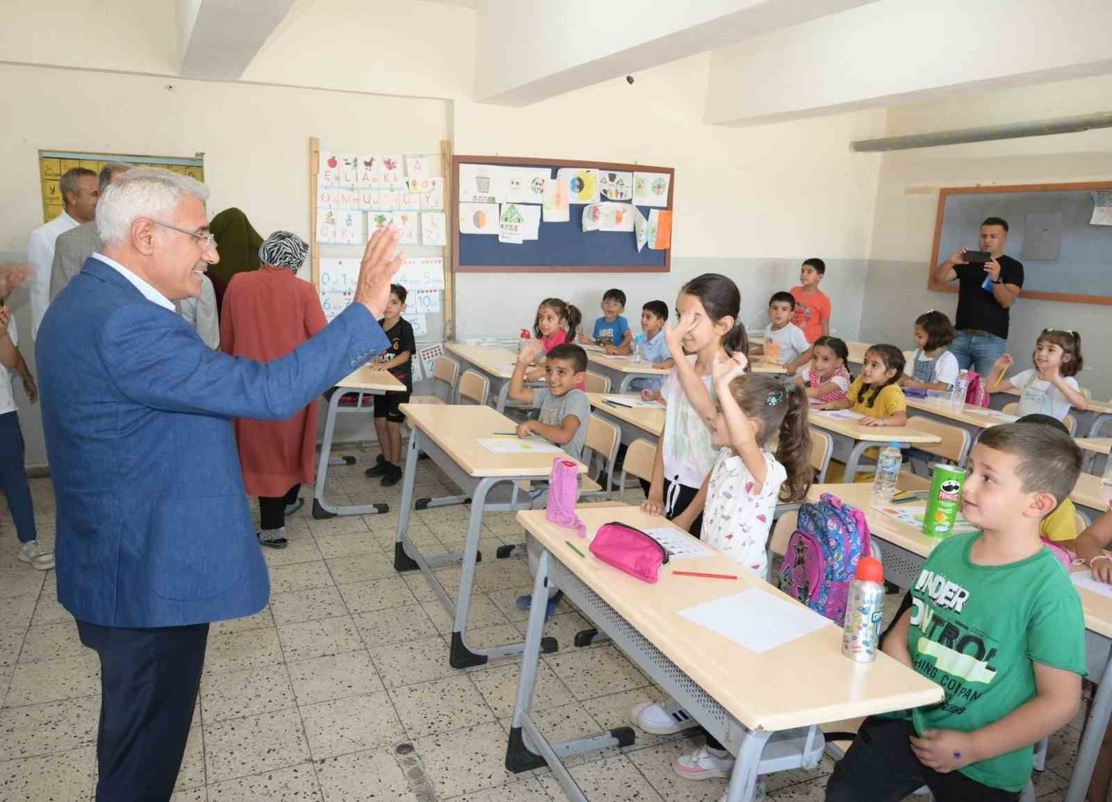 Başkan Osman Güder'in Ziyareti Öğrencileri Sevindirdi