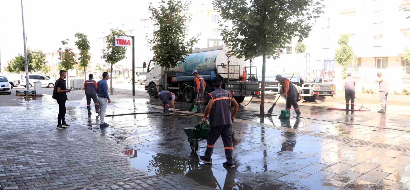 Temizlik Ekipleri Görevinin Başında