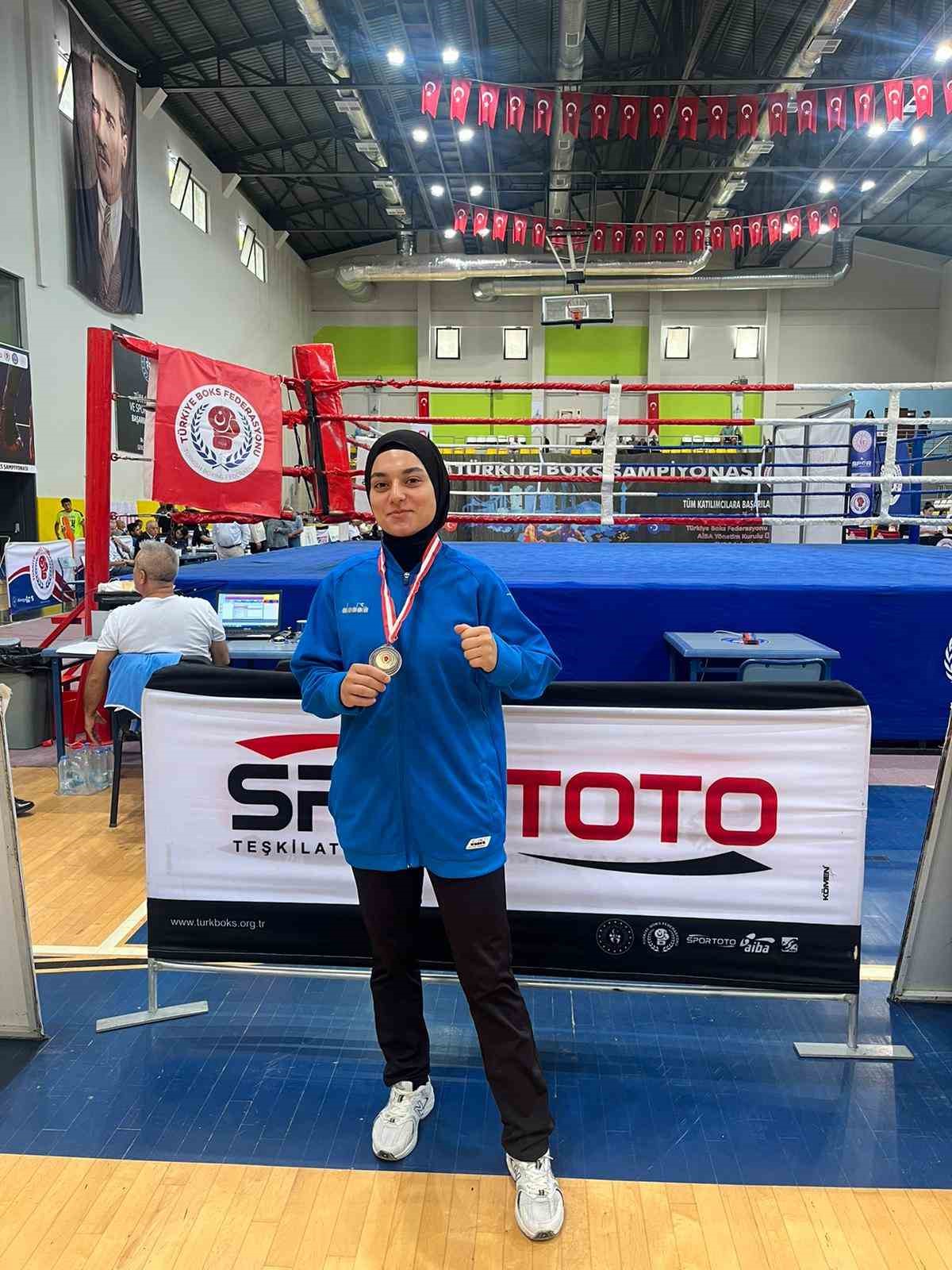 Nurgül Güzel Boks Şampiyonasında Türkiye Üçüncüsü Oldu