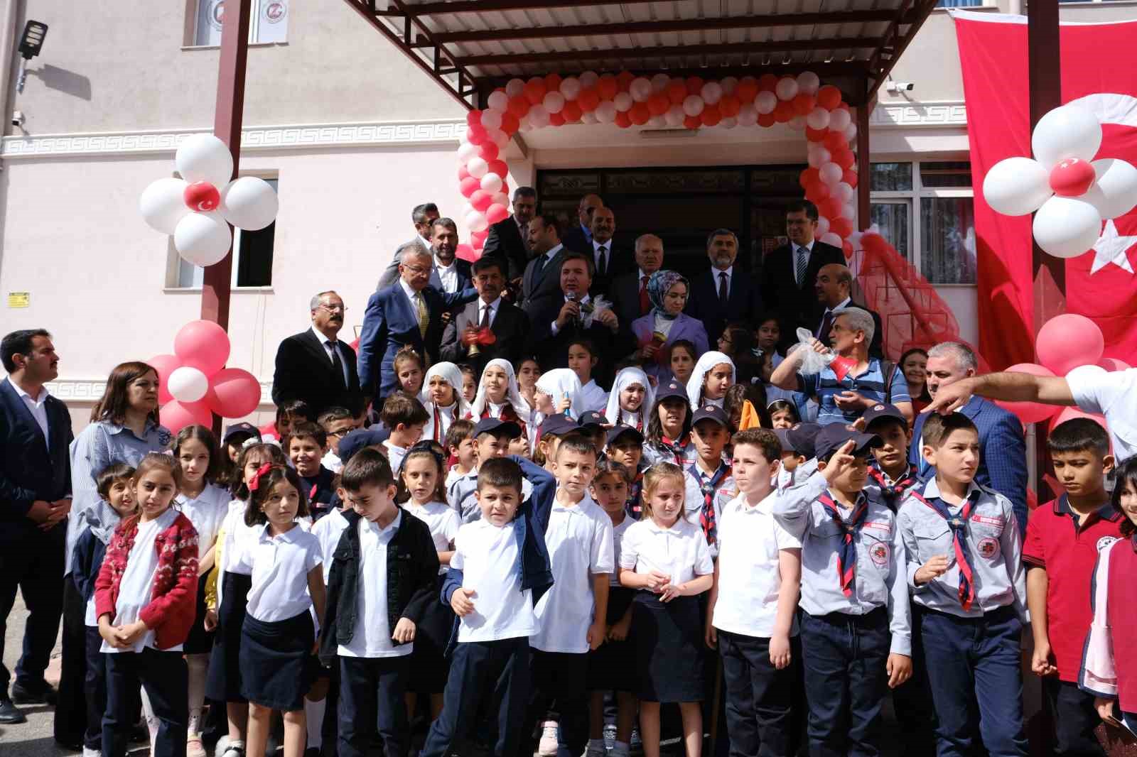Erzincan’da 42 Bin Öğrenci İçin İlk Ders Zili Çaldı