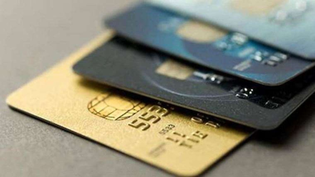 Kredi kartı kullanan milyonlara karalar bağlatan haber: Asgari ödeme oranları, faiz ve taksit sayıları silbaştan değişti!