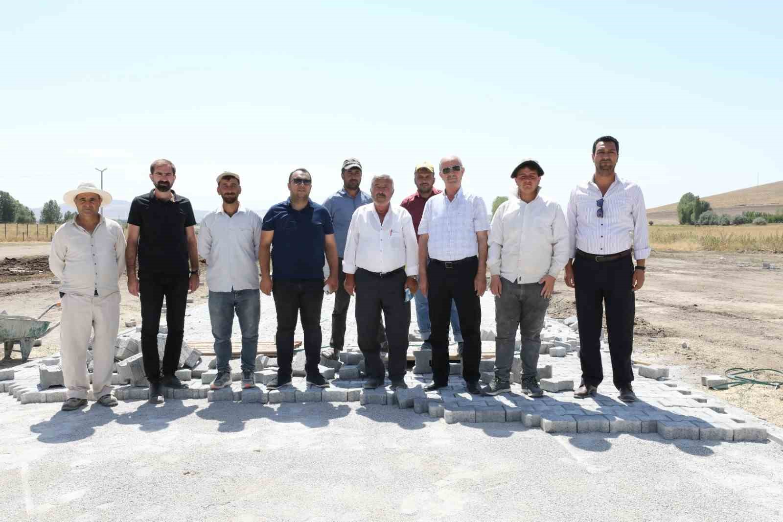 Tuşba’da Yolları Düzelmeyen Mahalle Kalmadı