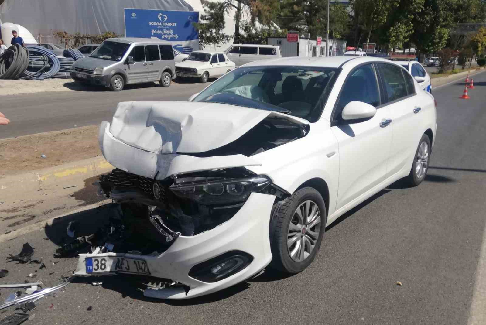 3 Aracın Karıştığı Kazada 1 Kişi Yaralandı