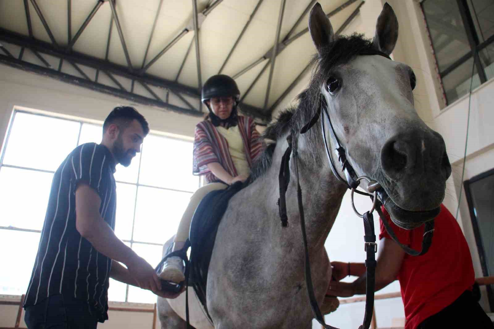 Sivas’ta Atlı Terapi Başlıyor