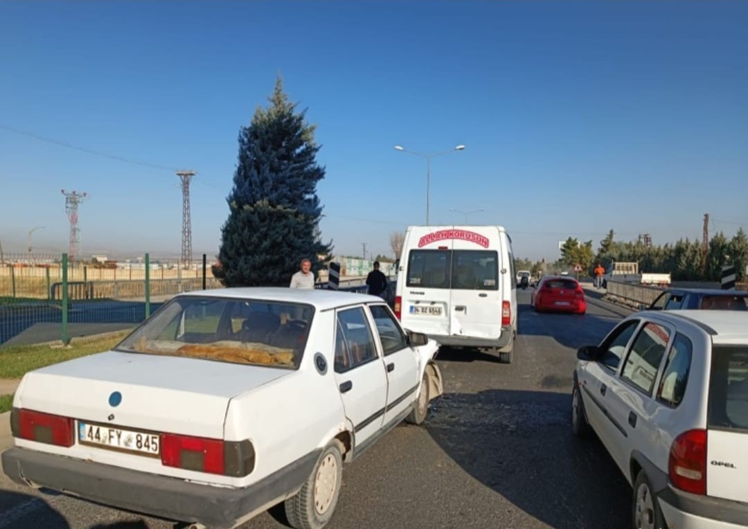 Malatya’da Zincirleme Trafik Kazası Oldu
