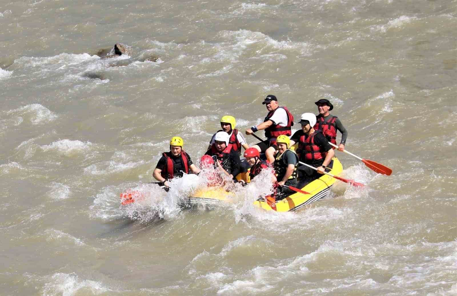 Kanyon Arasında Rafting Serüveni