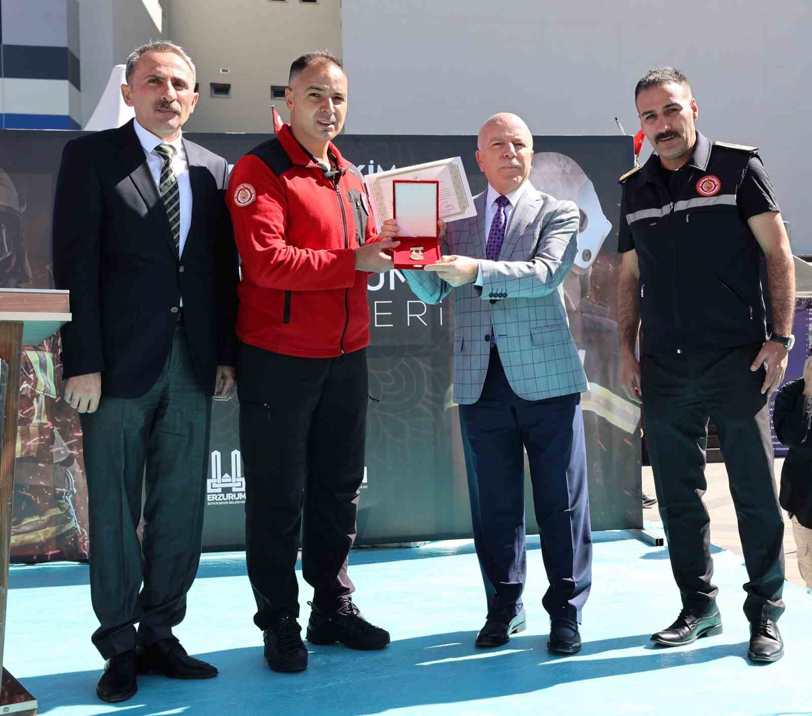 Cumhurbaşkanı Erdoğan Erzurum İtfaiyesini Ödüllendirdi