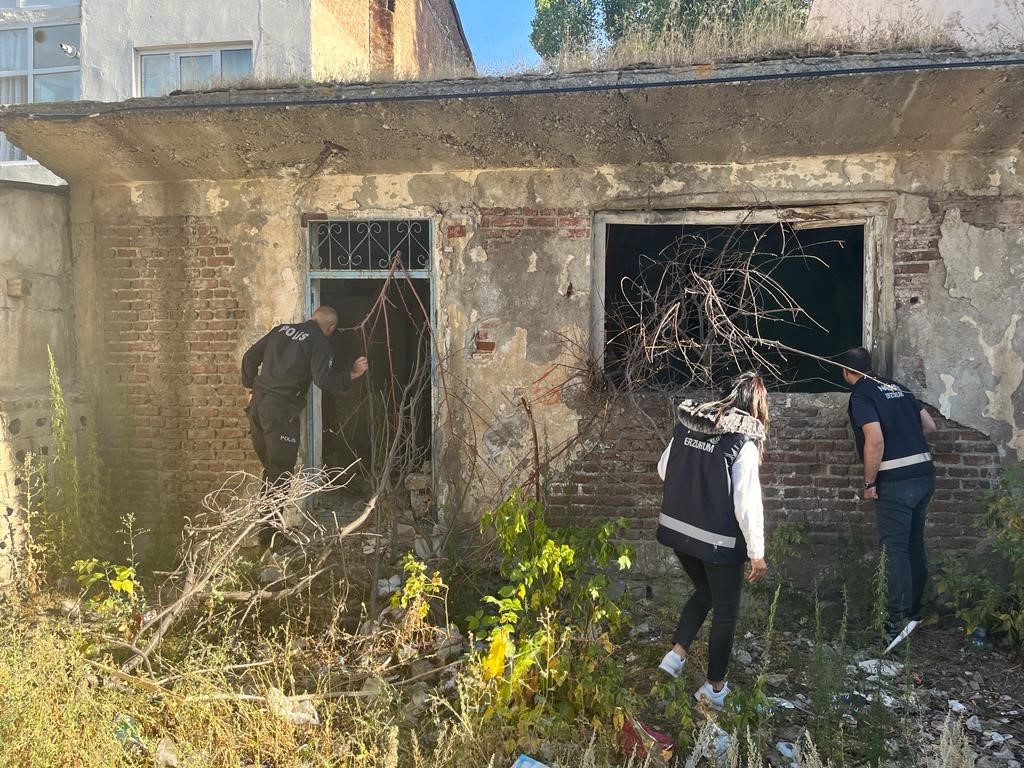 Polis Uyuşturucu Tacirlerine Nefes Aldırmadı