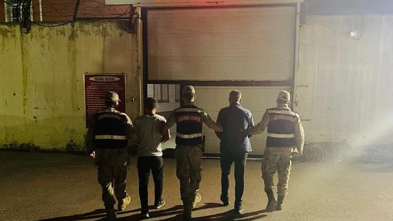 Göçmen Kaçakçısı Olan 4 Şahıs Tutuklandı