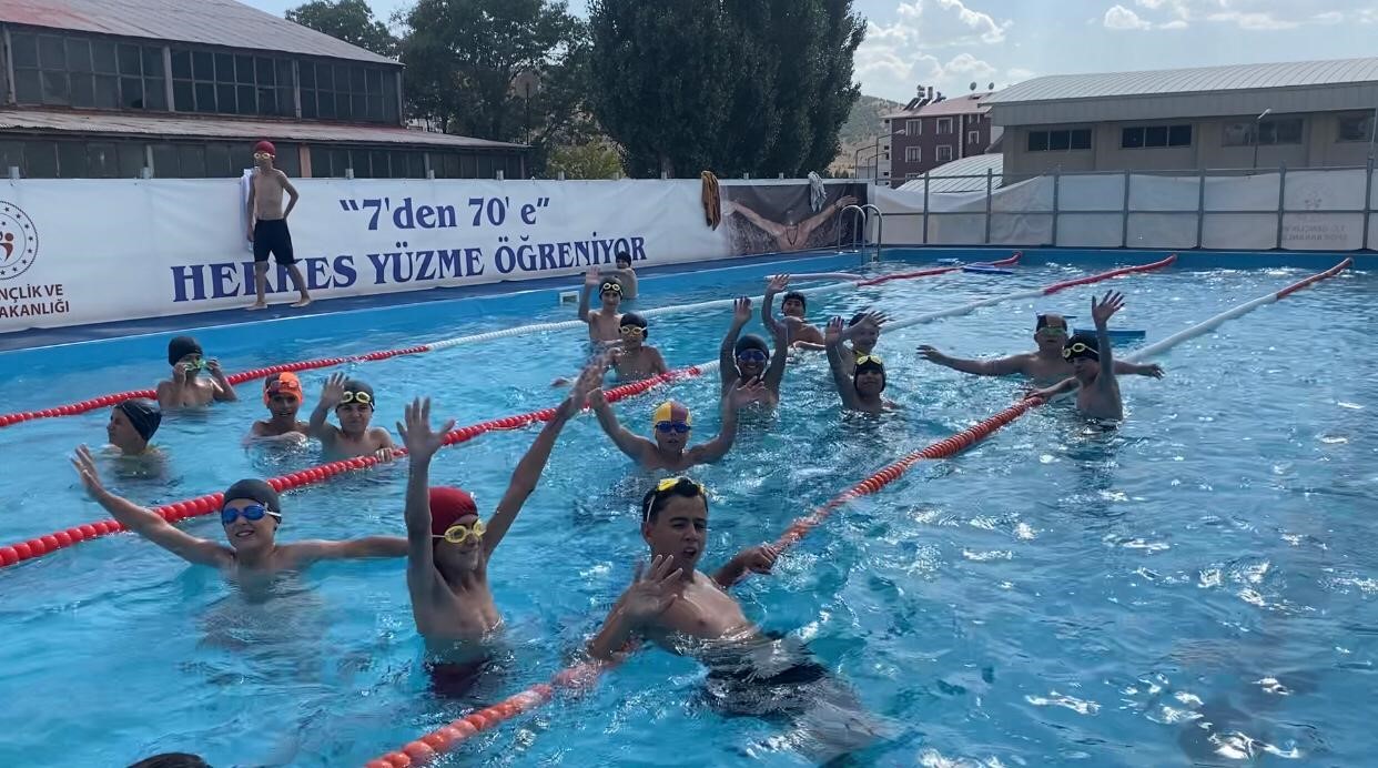 Solhan’da 300’ü Aşkın Çocuk Yüzme Öğrendi