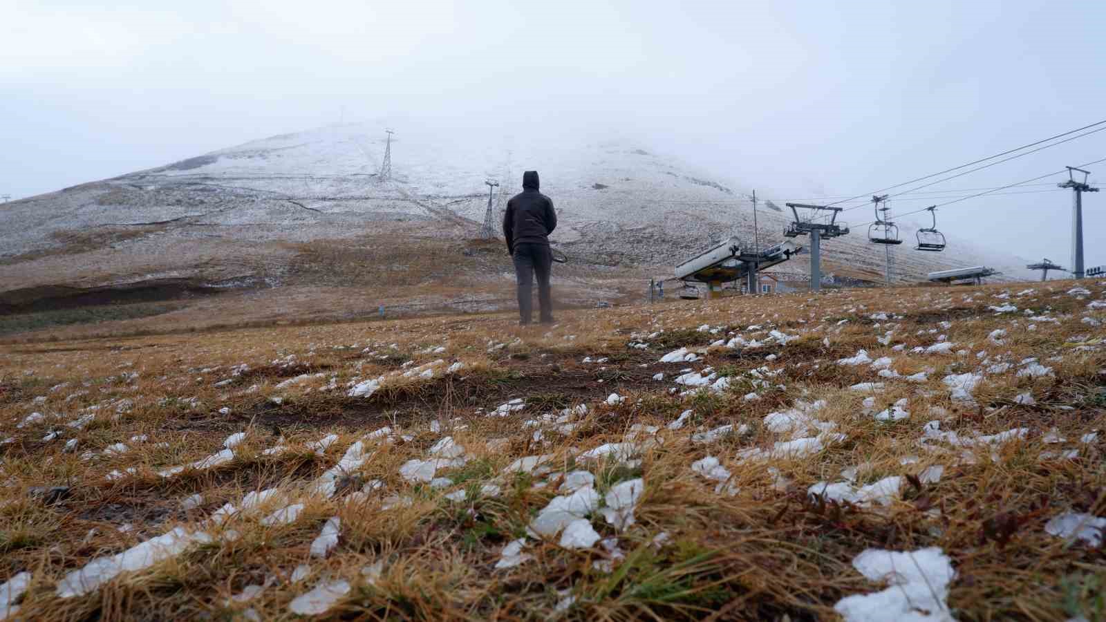 Palandöken’e Yılın İlk Karı Düştü