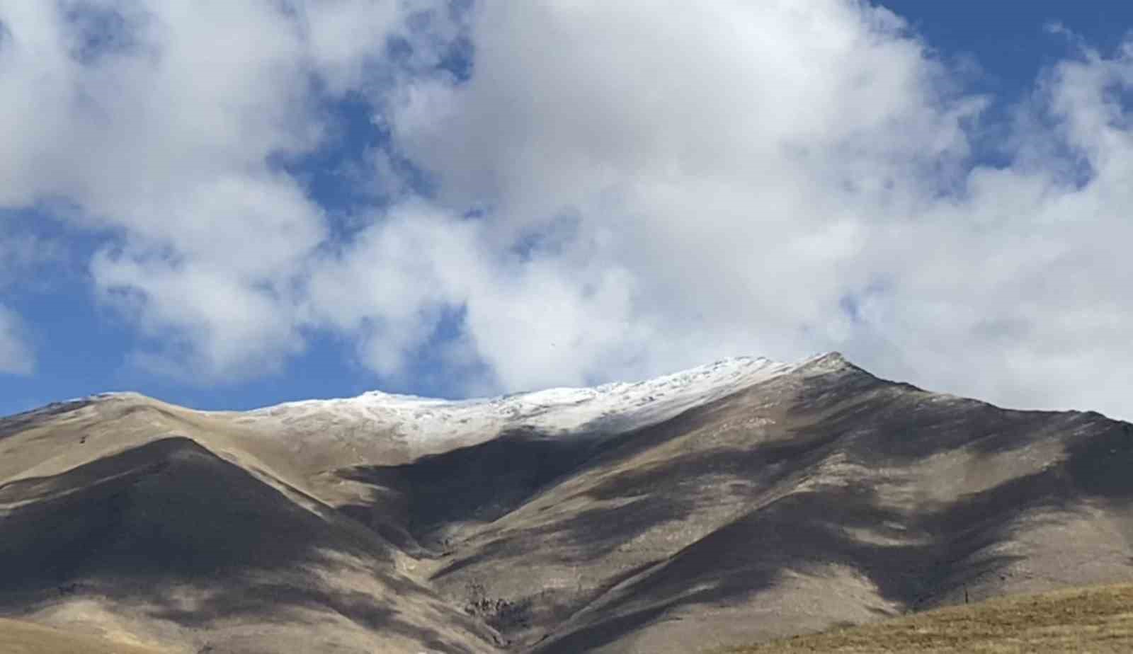 Tatvan’da Dağlar Kara Kavuştu
