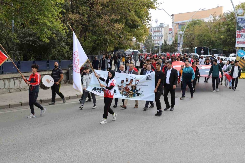 ’Amatör Spor Haftası’ Etkinlikleri Kortej Yürüyüşü İle Başladı