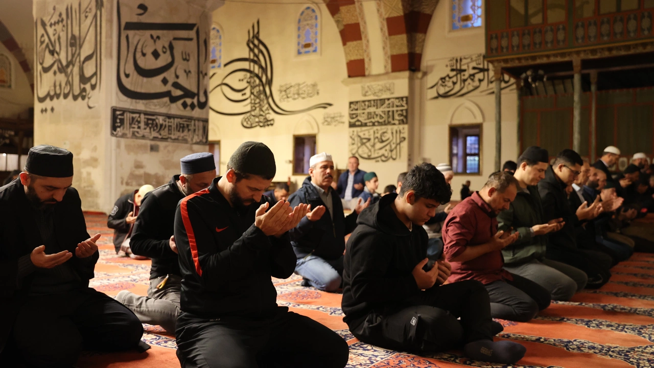 Camilerde Filistin Halkı İçin Dualar Edildi