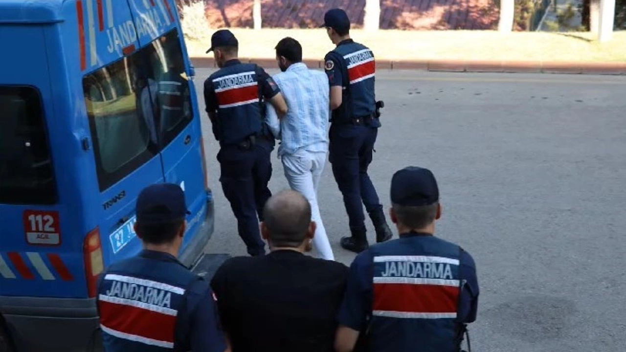 Kaçakçılık Ve Uyuşturucu Operasyonu: 9 Şahıs Tutuklandı