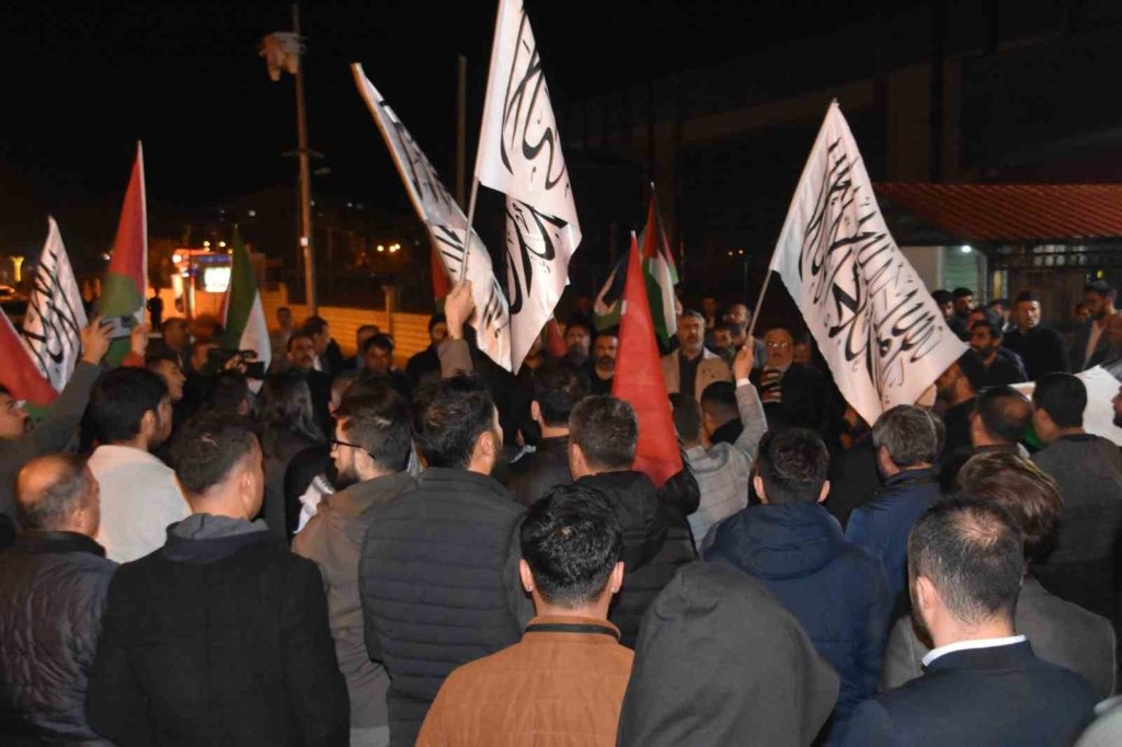 Bitlis’te Halk İsrail’i Protesto Etti