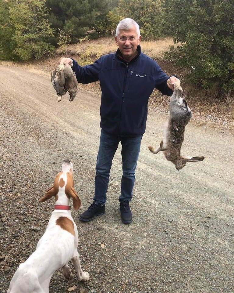 Başkan, Avladığı Tavşan Ve Kekliklerle Poz Verdi