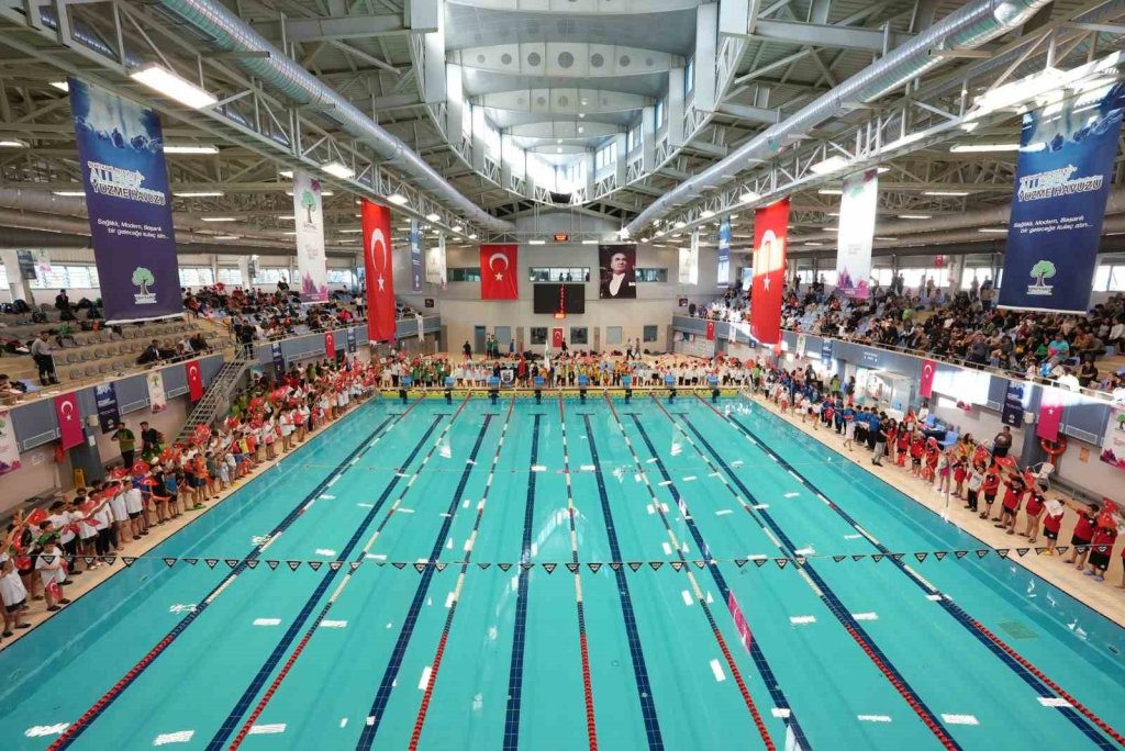 12. Geleneksel Cumhuriyet Kupası Yüzme Yarışmaları Start Aldı
