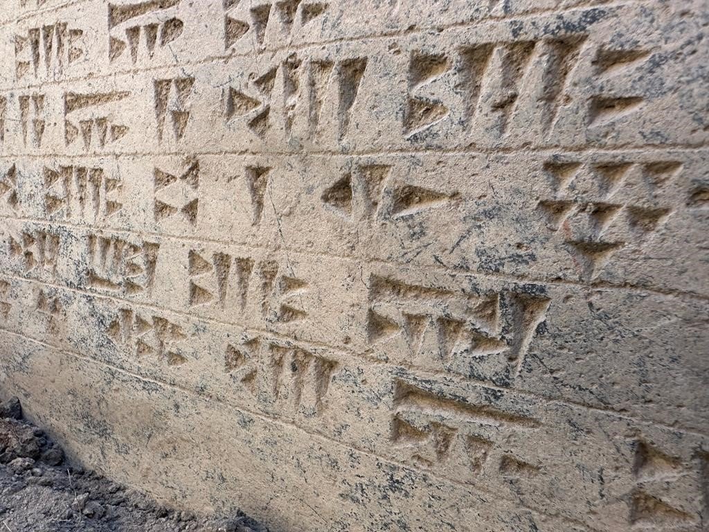 Urartulara Ait Kitabe Ve Tapınak Bulundu