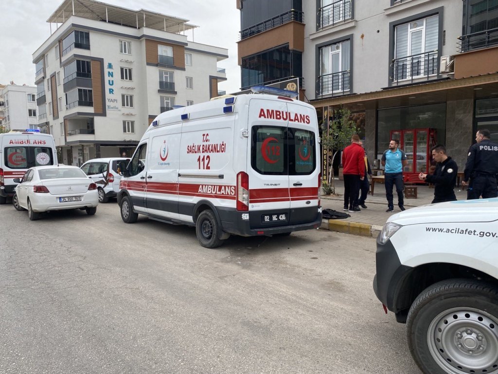 Yaralı Taşıyan Ambulans İle Minibüs Çarpıştı