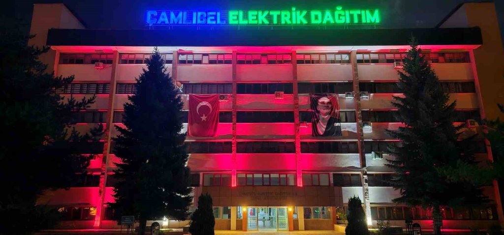 Çedaş, “Türk Bayrağı”nın Renklerine Büründü