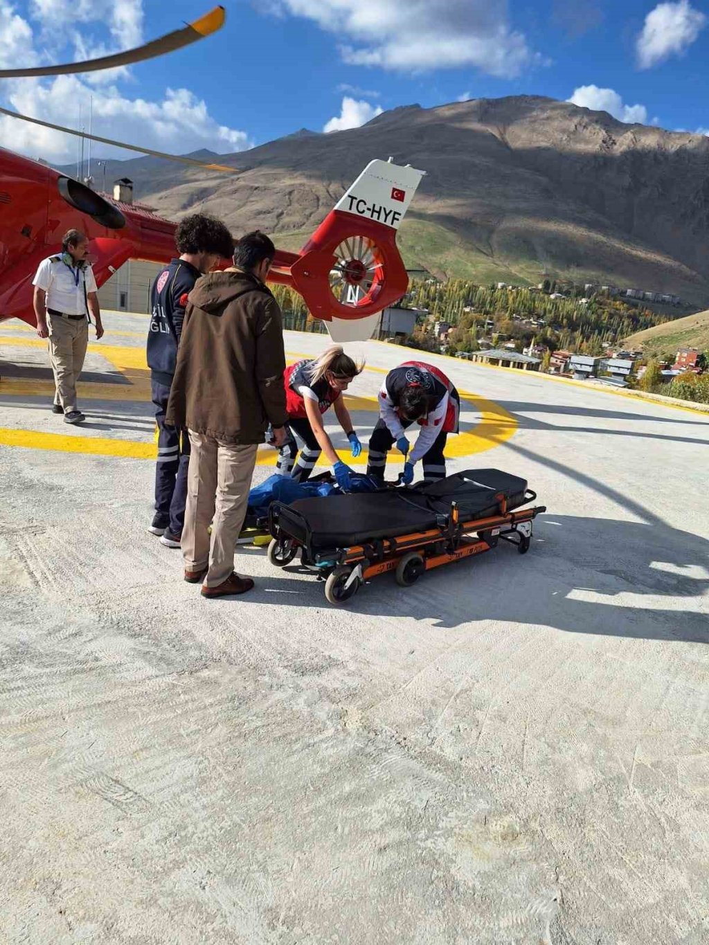 Hamile Kadın Ambulans Helikopterle Hastaneye Ulaştırıldı