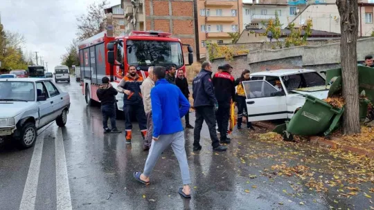 Sivas’ta Ehliyetsiz Sürücüler Kaza Yaptı