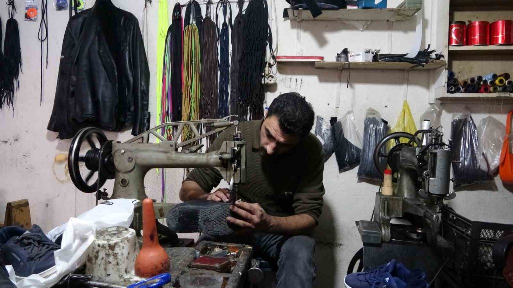 Bitlis’te Ayakkabı Tamircilerinde Yoğunluk