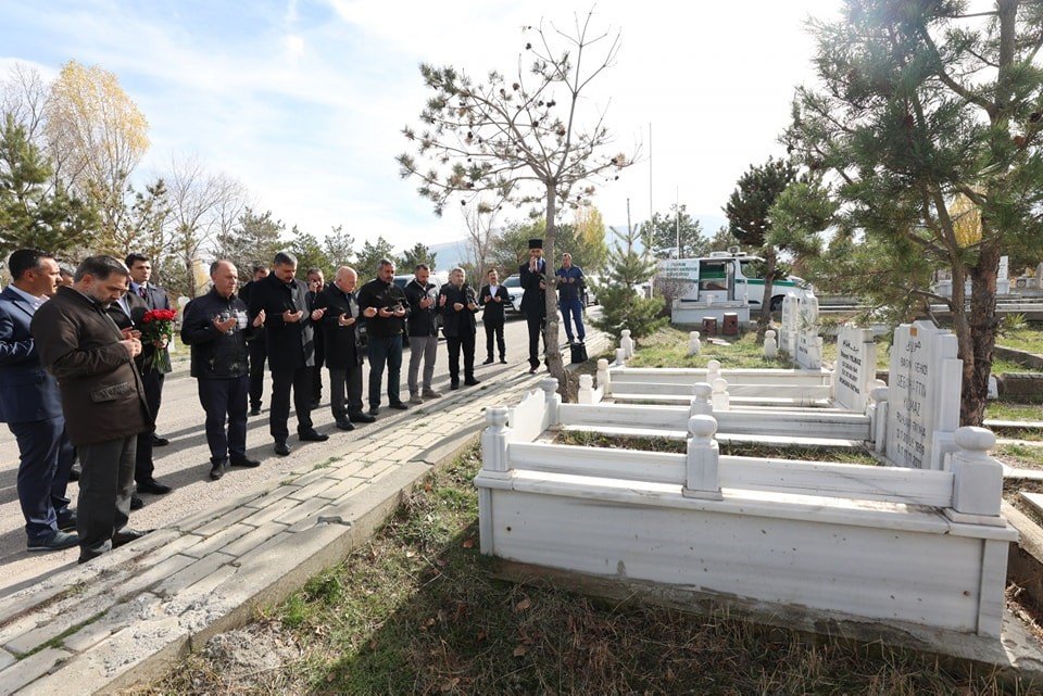 Gazeteci Sebahattin Yılmaz Mezarı Başında Anıldı