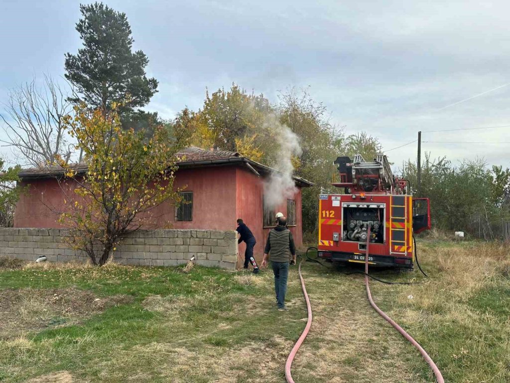 Erzincan’da Ev Yangını Meydana Geldi