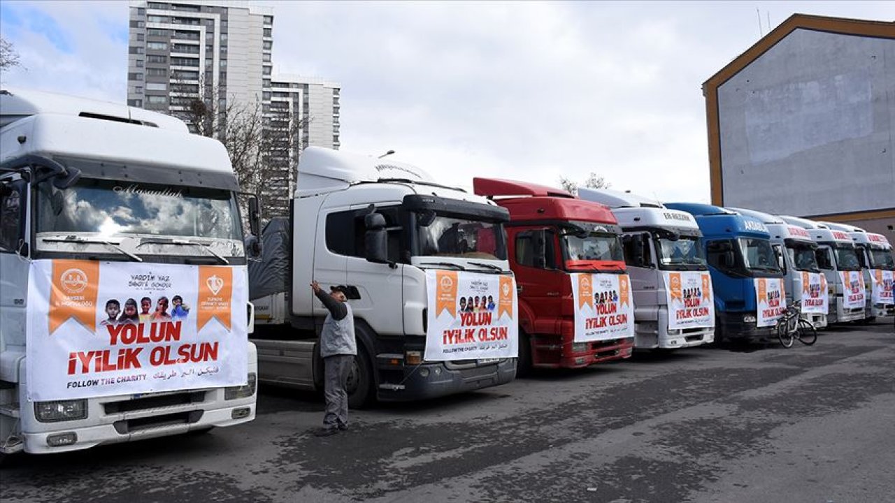 Kayseri’nin Yardım Tırlarını Çınar Teslim Aldı