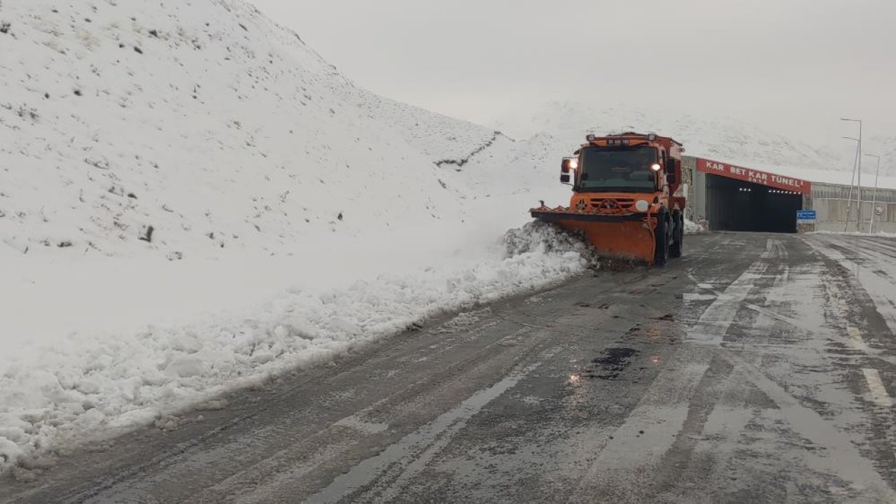 Gevaş Yolu Ulaşıma Kapandı