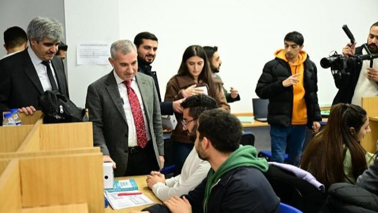 Başkan Çınar Üniversitelilerle Bir Arada