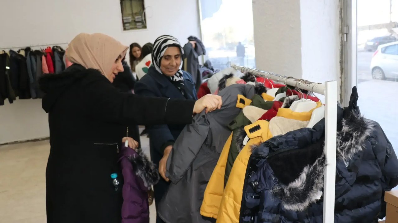 IHO-Ebrar ve Yetim Vakfı, Malatyalı Yetimlere Sıcak Kışlık Giysi Desteği Sağladı