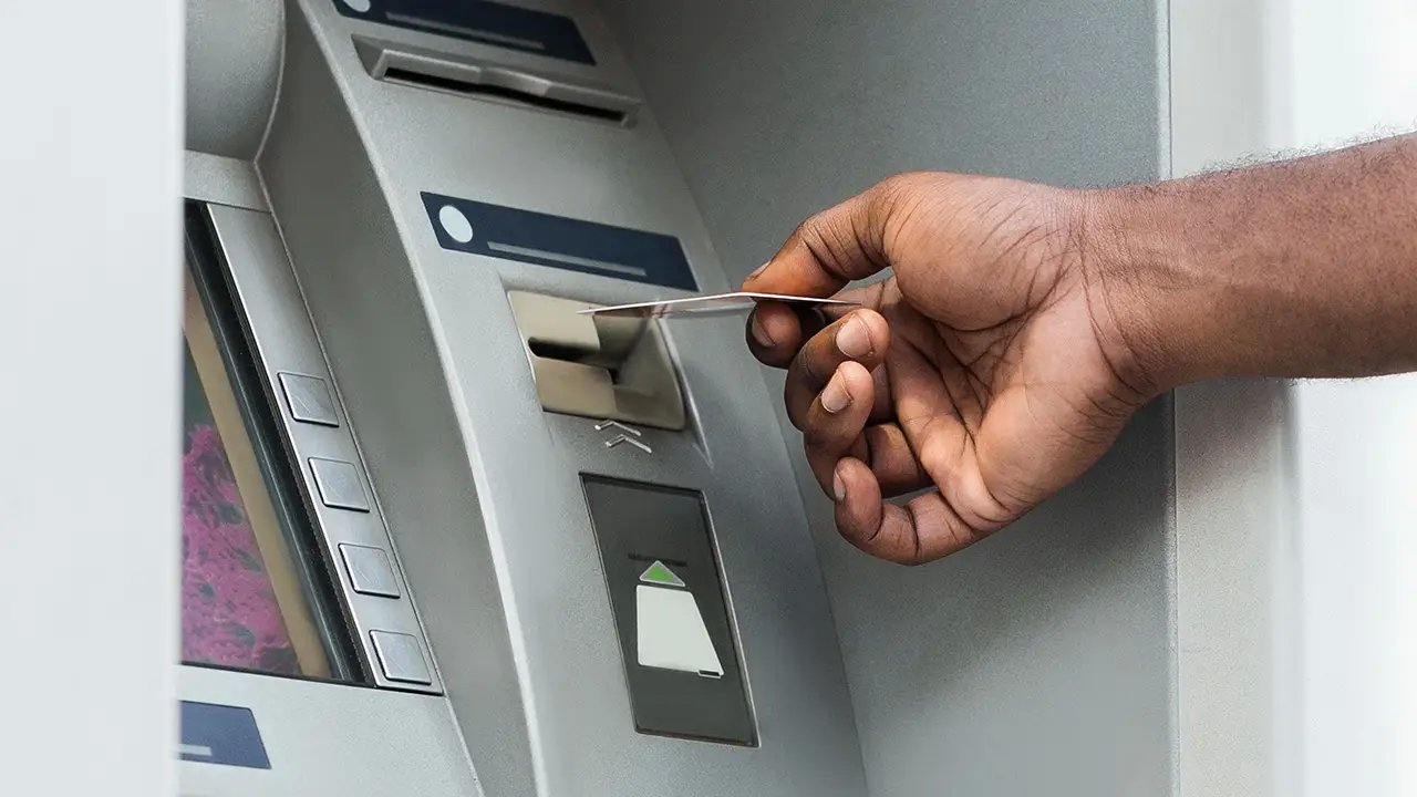 ATM'lere Yeni Düzenleme! O Parayı Artık Kabul Etmeyecek