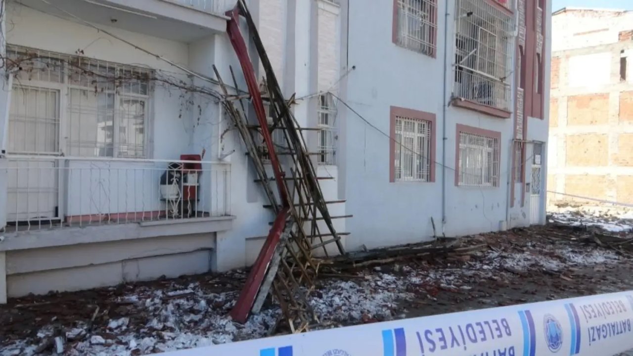 Malatya'da Kar Yağışının Etkisi: Çatı Çöktü!