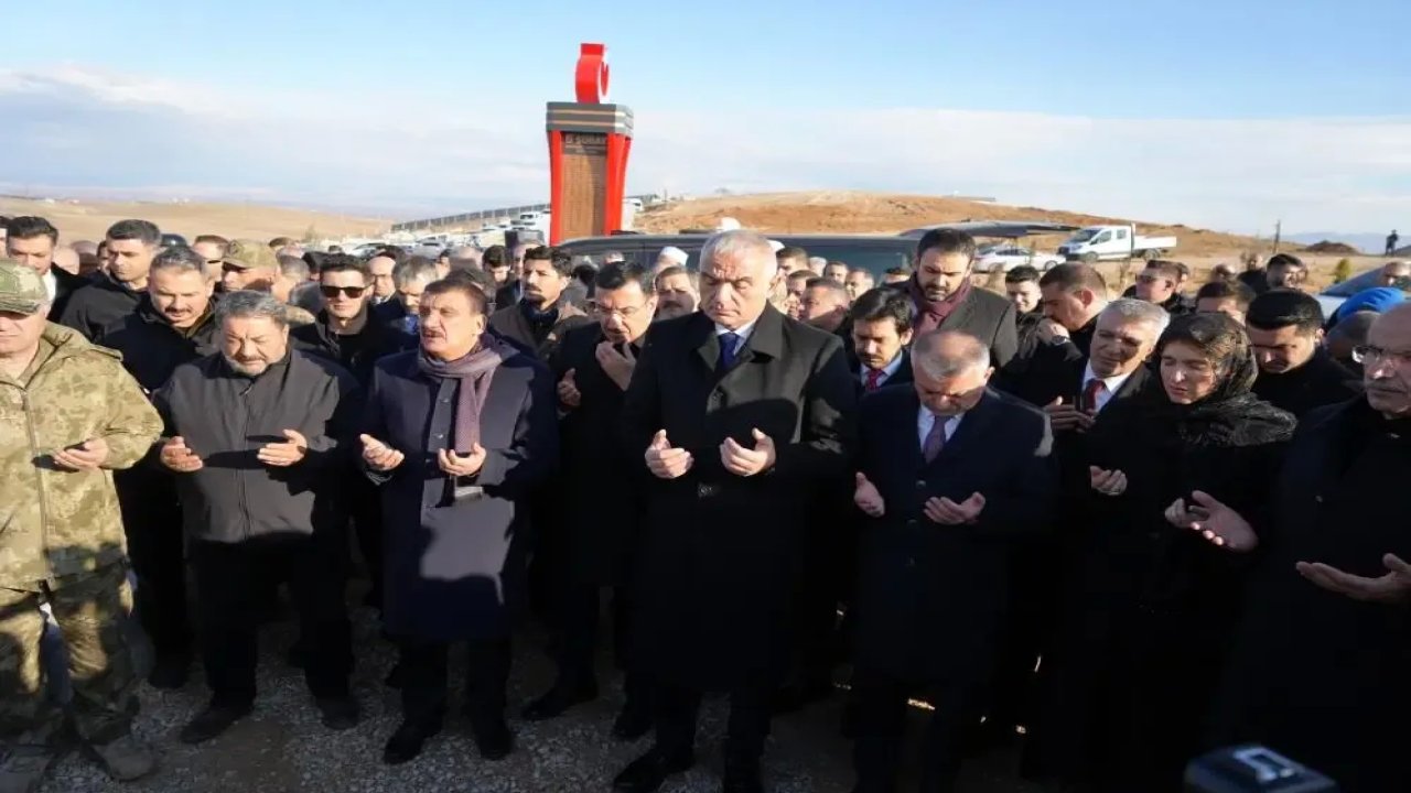 Bakan Ersoy, Deprem Mağdurlarına Destek Verdi!